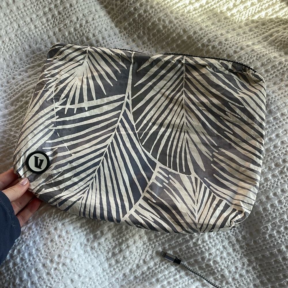 Aloha x Vuori mid sized pouch
